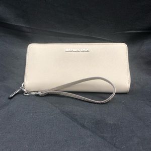 Michael Kors Jet Set Travel continental wallet